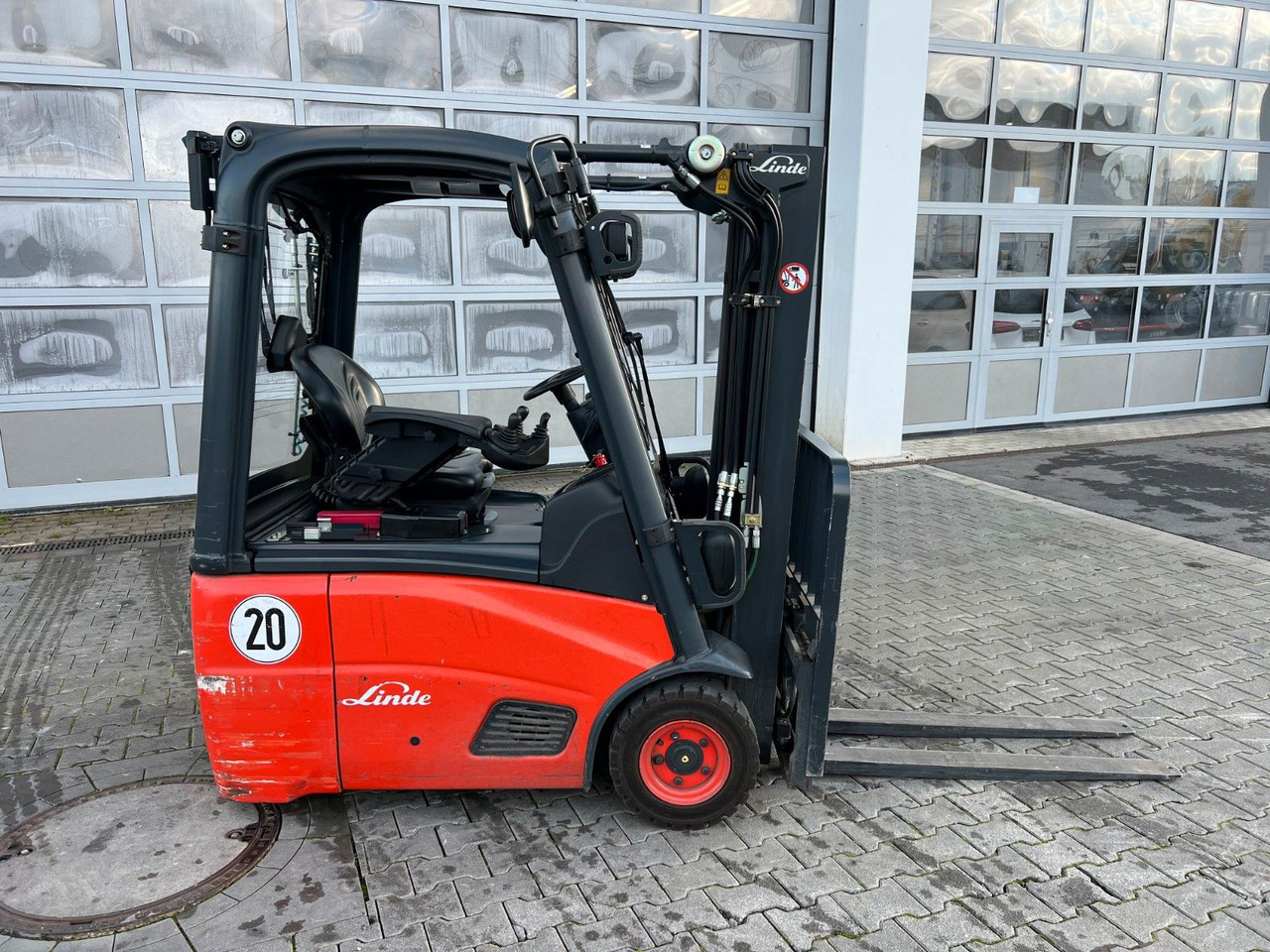 Linde E14 - 01 / Triplex: 4.10m! / SS / nur 986h! - رافعة شوكية كهربائية: صورة 3 Linde E14 - 01 / Triplex: 4.10m! / SS / nur 986h! - رافعة شوكية كهربائية: صورة 3