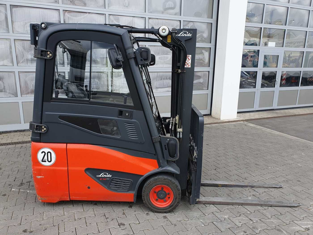 Linde E14 - 02 / Triplex: 4.00m! / SS / nur 1.777h! - رافعة شوكية كهربائية: صورة 2 Linde E14 - 02 / Triplex: 4.00m! / SS / nur 1.777h! - رافعة شوكية كهربائية: صورة 2