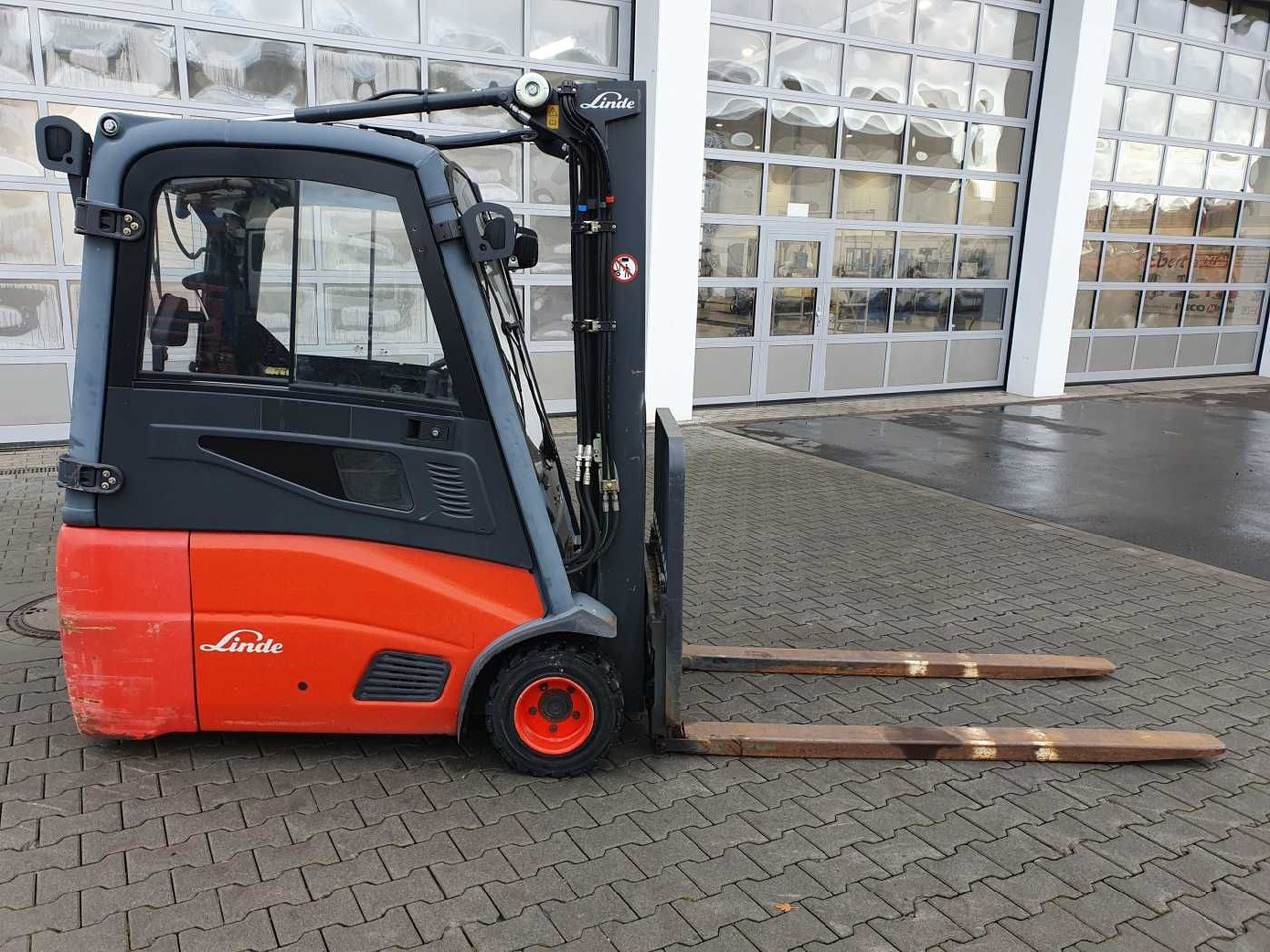 Linde E18 - 01 / Triplex: 4.50m! / SS / nur 5.672h! - رافعة شوكية كهربائية: صورة 3 Linde E18 - 01 / Triplex: 4.50m! / SS / nur 5.672h! - رافعة شوكية كهربائية: صورة 3