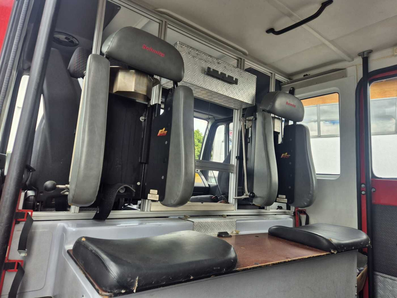 MAN 14.224 4x4 TLF 16/29 Tanklöschfahrzeug Feuerwehr MAN 14.224 4x4 TLF 16/29 Tanklöschfahrzeug Feuerwehr: صورة 11 MAN 14.224 4x4 TLF 16/29 Tanklöschfahrzeug Feuerwehr MAN 14.224 4x4 TLF 16/29 Tanklöschfahrzeug Feuerwehr: صورة 11