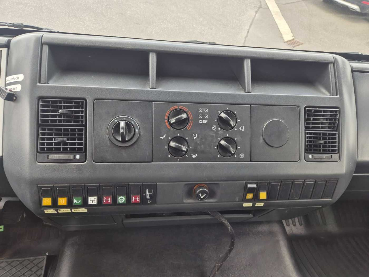 MAN 14.224 4x4 TLF 16/29 Tanklöschfahrzeug Feuerwehr MAN 14.224 4x4 TLF 16/29 Tanklöschfahrzeug Feuerwehr: صورة 12 MAN 14.224 4x4 TLF 16/29 Tanklöschfahrzeug Feuerwehr MAN 14.224 4x4 TLF 16/29 Tanklöschfahrzeug Feuerwehr: صورة 12