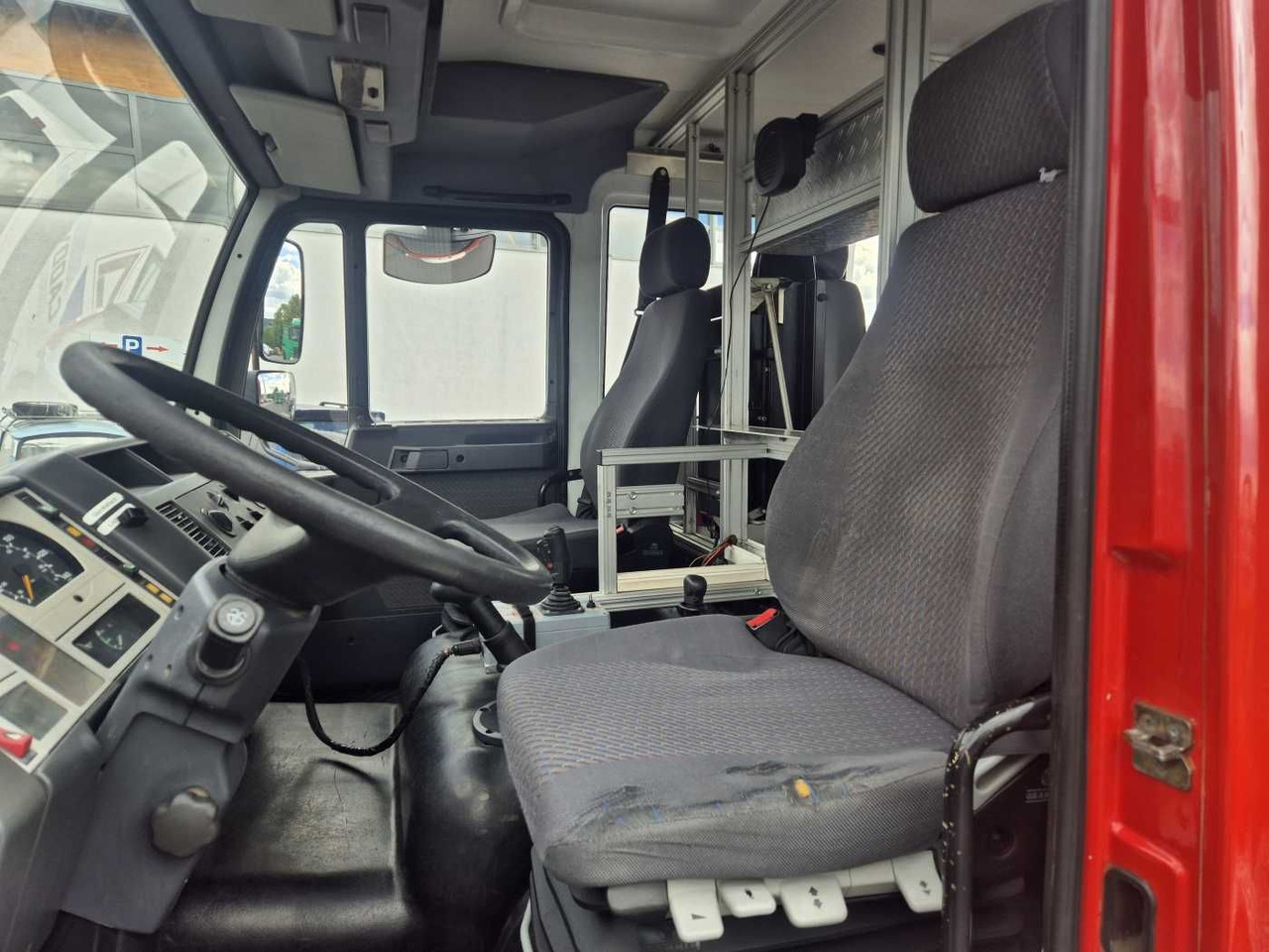 MAN 14.224 4x4 TLF 16/29 Tanklöschfahrzeug Feuerwehr MAN 14.224 4x4 TLF 16/29 Tanklöschfahrzeug Feuerwehr: صورة 10 MAN 14.224 4x4 TLF 16/29 Tanklöschfahrzeug Feuerwehr MAN 14.224 4x4 TLF 16/29 Tanklöschfahrzeug Feuerwehr: صورة 10