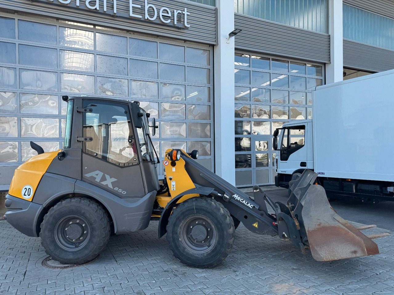 MECALAC AX850 / nur 671h / 11.2022 / Gabel / Schaufel - اللودر بعجل: صورة 2 MECALAC AX850 / nur 671h / 11.2022 / Gabel / Schaufel - اللودر بعجل: صورة 2
