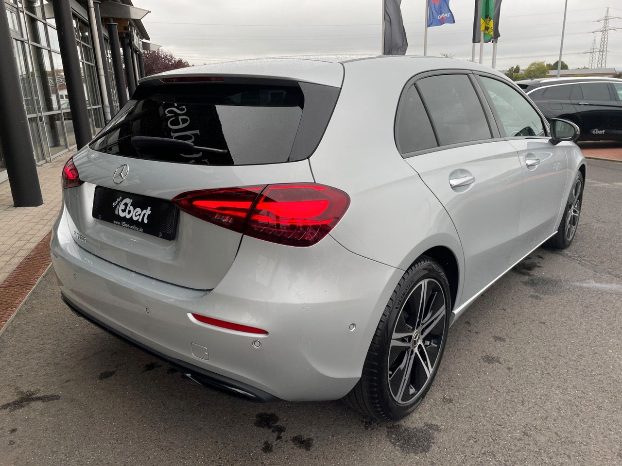 Mercedes-Benz A 200 Progressive Ambiente+R-Kamera+ - سيدان: صورة 4 Mercedes-Benz A 200 Progressive Ambiente+R-Kamera+ - سيدان: صورة 4