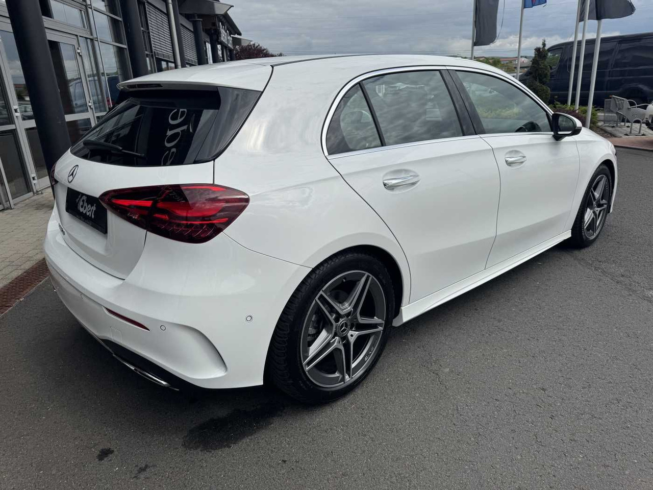 Mercedes-Benz A 200d AMG+AHK+Ambiente+RFK+MBUX+LED+IHC - سيدان: صورة 4 Mercedes-Benz A 200d AMG+AHK+Ambiente+RFK+MBUX+LED+IHC - سيدان: صورة 4