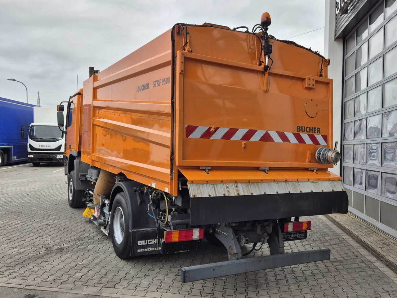 سياره كنس شوارع Mercedes-Benz Actros 2032 A 4x4 Bucher STKF 9500 Airport 30x: صورة 7