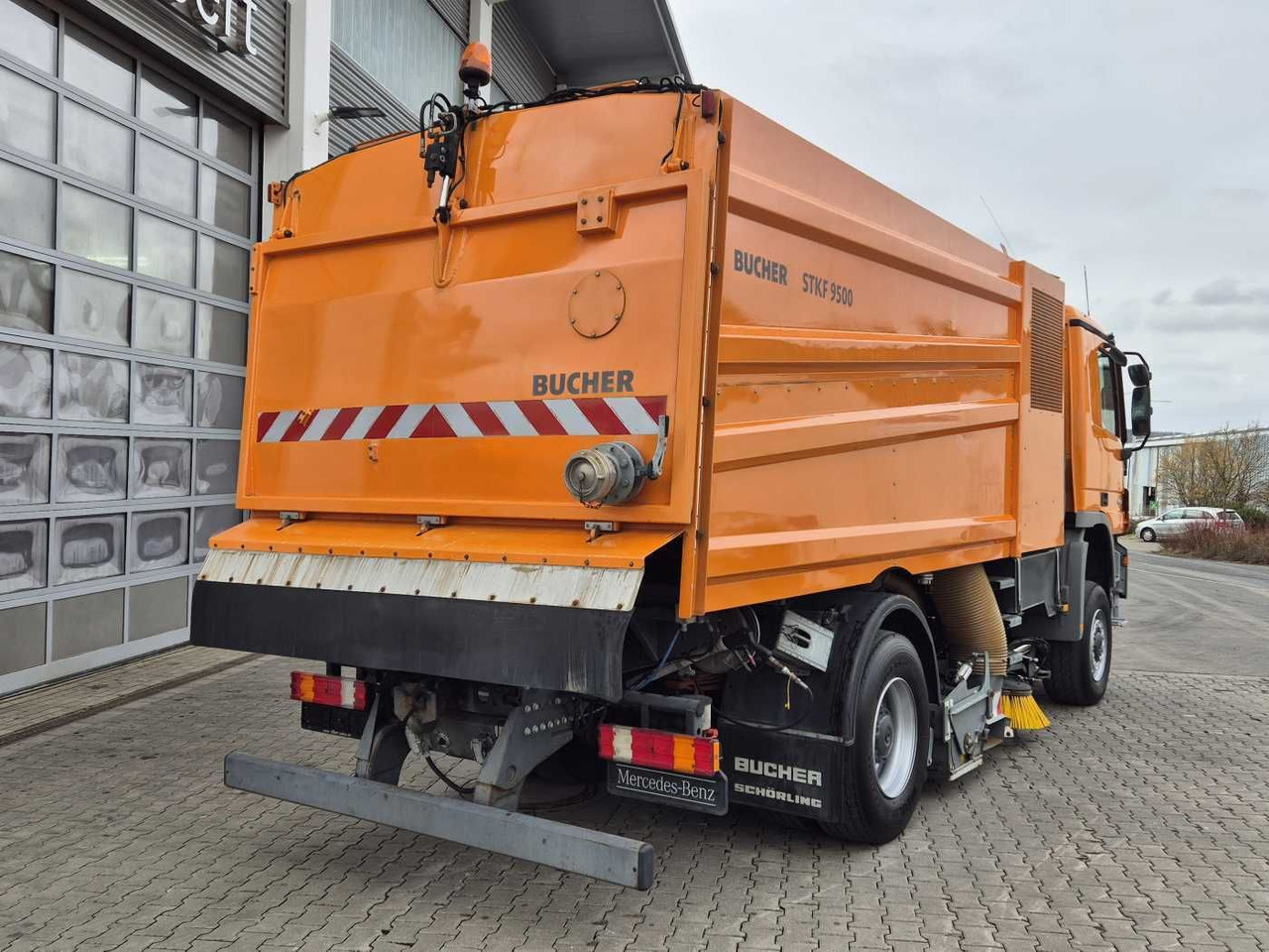سياره كنس شوارع Mercedes-Benz Actros 2032 A 4x4 Bucher STKF 9500 Airport 30x: صورة 9