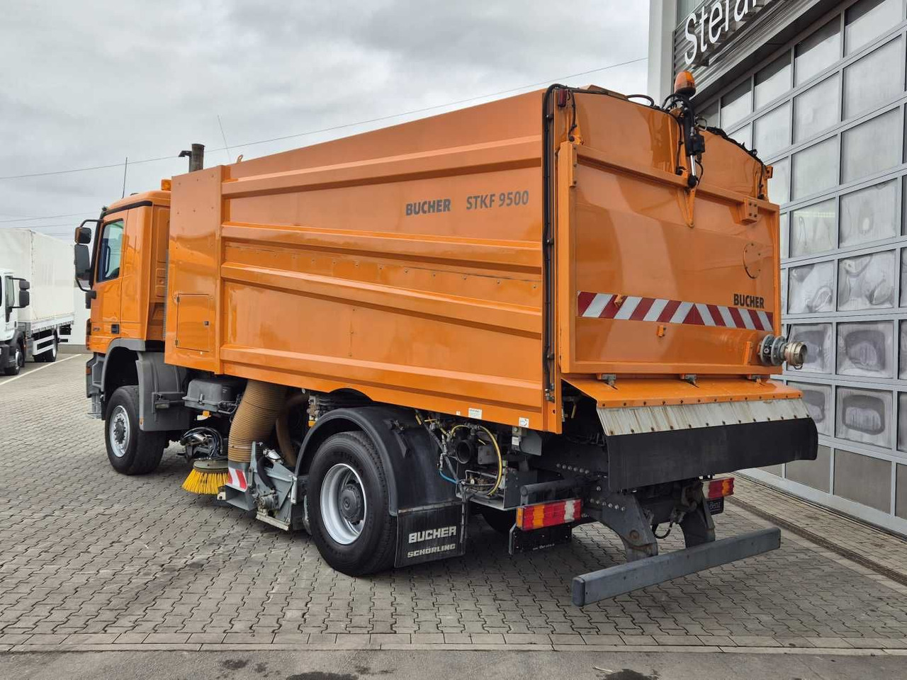 سياره كنس شوارع Mercedes-Benz Actros 2032 A 4x4 Bucher STKF 9500 Airport 30x: صورة 15