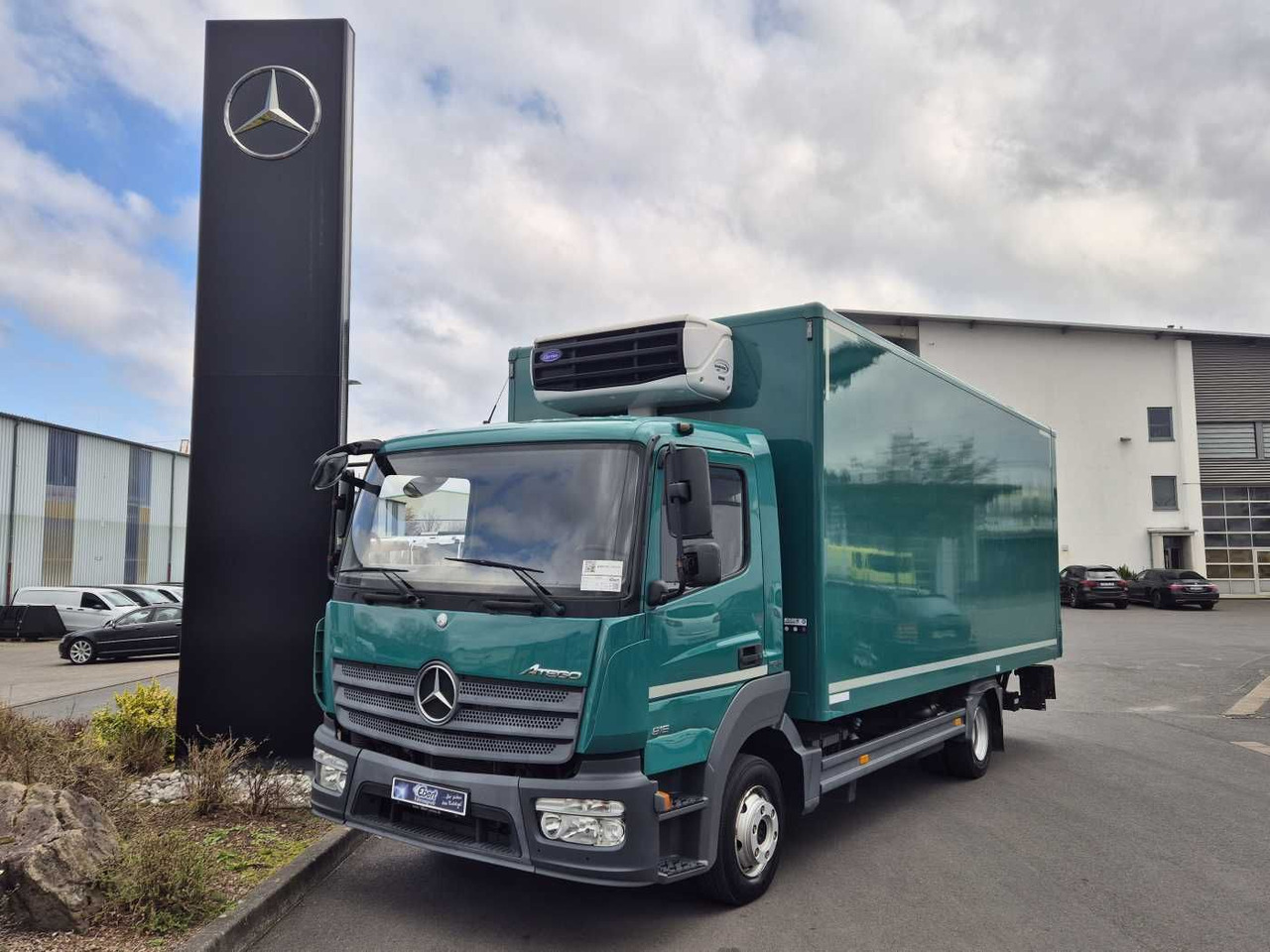 Mercedes-Benz Atego 816 L Carrier Xarios 500 Ladebordwand Tür - شاحنة مُبرّدة للتوصيل: صورة 1 Mercedes-Benz Atego 816 L Carrier Xarios 500 Ladebordwand Tür - شاحنة مُبرّدة للتوصيل: صورة 1