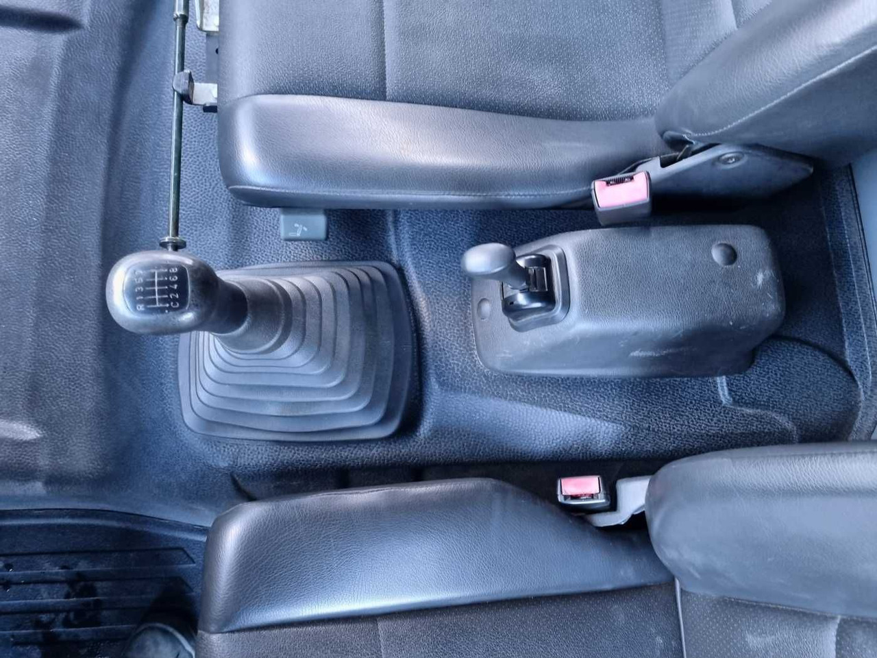 شاحنة ستارة Mercedes-Benz Axor 1829 A 4x4 Pritsche/Plane 10 Stück: صورة 14 شاحنة ستارة Mercedes-Benz Axor 1829 A 4x4 Pritsche/Plane 10 Stück: صورة 14