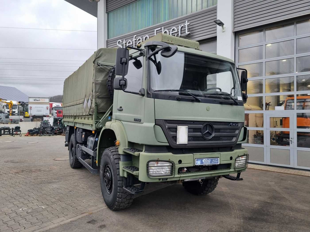 Mercedes-Benz Axor 1829 A 4x4 Pritsche/Plane 10 Stück - شاحنات مسطحة: صورة 3 Mercedes-Benz Axor 1829 A 4x4 Pritsche/Plane 10 Stück - شاحنات مسطحة: صورة 3