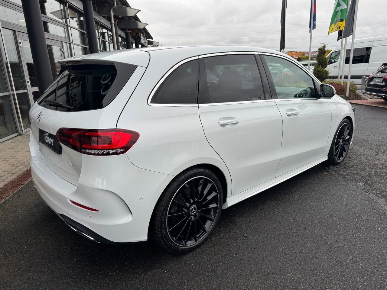 Mercedes-Benz B 200 AMG+Ambiente+360+LED+IHC+TotW - سيدان: صورة 4 Mercedes-Benz B 200 AMG+Ambiente+360+LED+IHC+TotW - سيدان: صورة 4