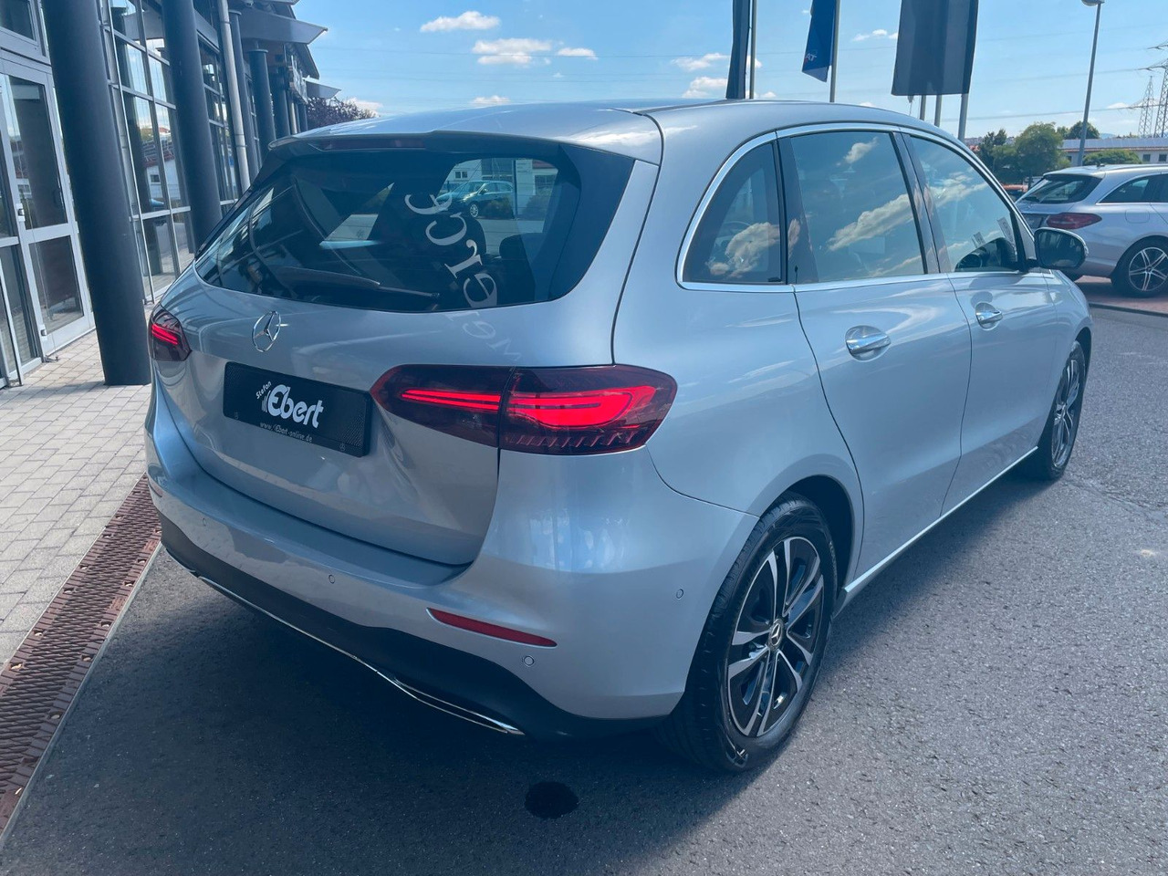 Mercedes-Benz B 200 Progressive R-Kamera+Carplay+Ambiente+Keyl - سيارة ستيشن: صورة 4 Mercedes-Benz B 200 Progressive R-Kamera+Carplay+Ambiente+Keyl - سيارة ستيشن: صورة 4