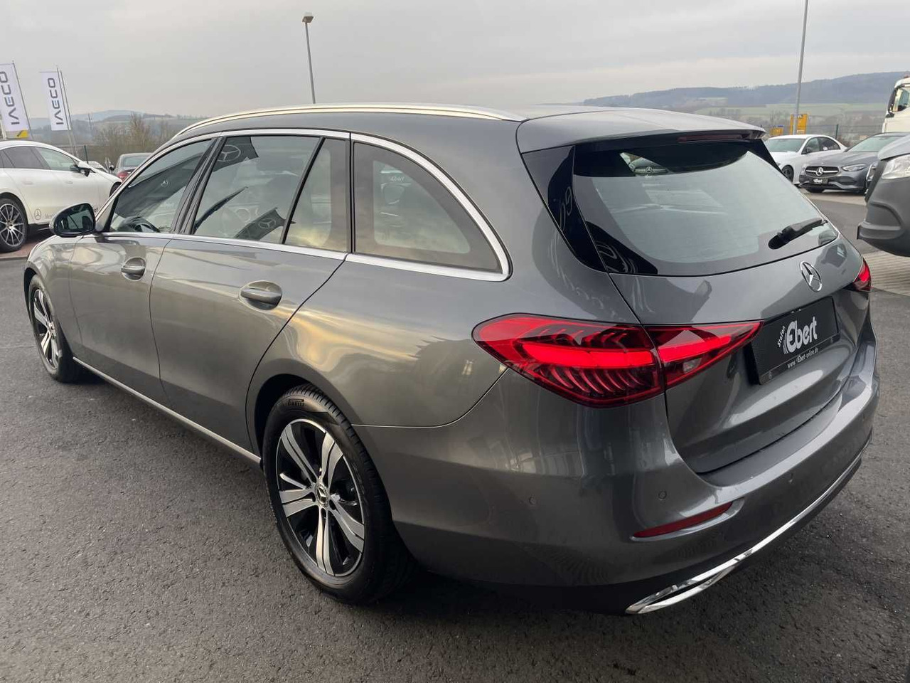 Mercedes-Benz C 180 T 9G AVANTGARDE+R-Kamera +PANO+SHZ+SPIEGEL - سيارة: صورة 3 Mercedes-Benz C 180 T 9G AVANTGARDE+R-Kamera +PANO+SHZ+SPIEGEL - سيارة: صورة 3