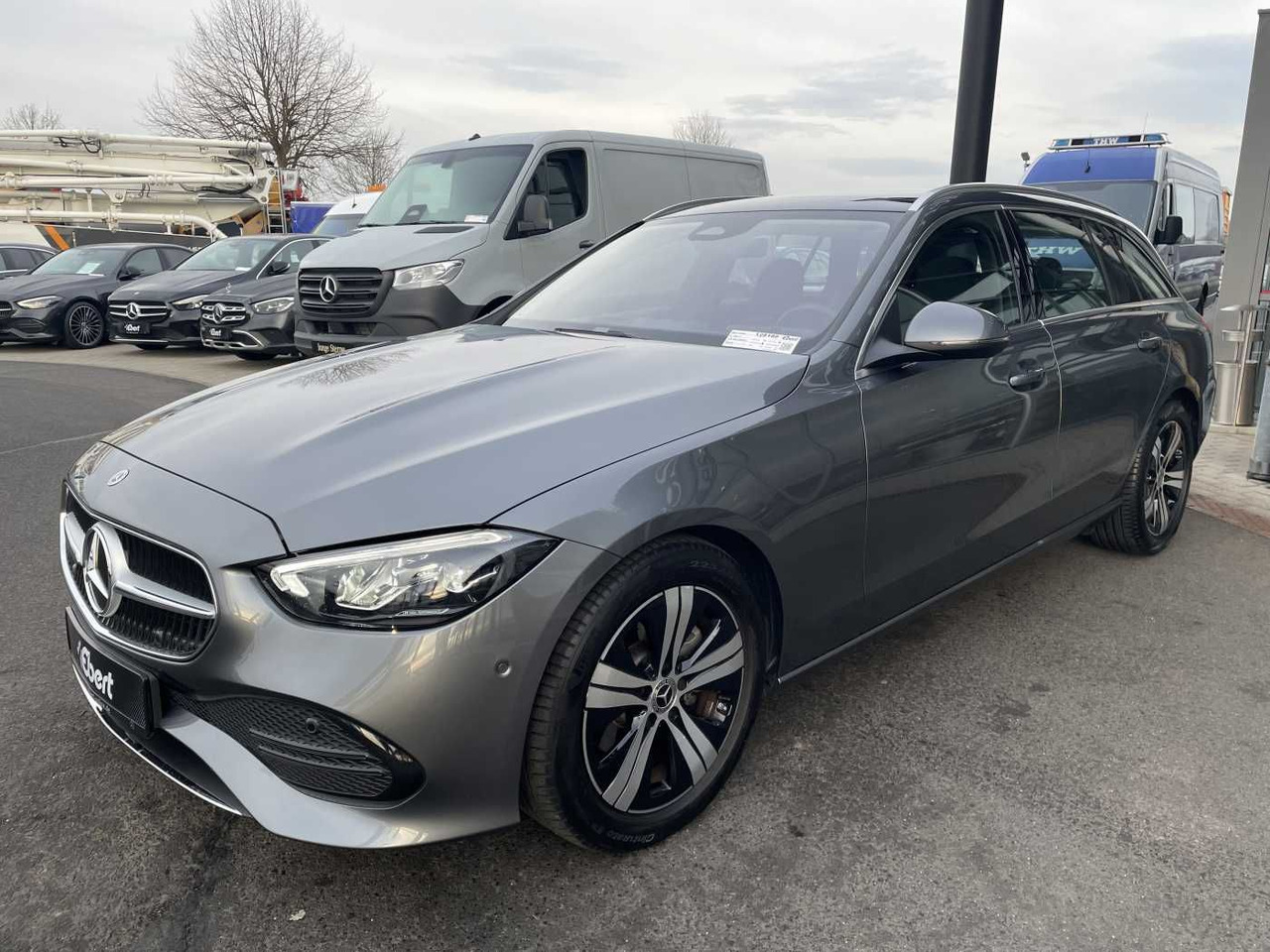 Mercedes-Benz C 180 T 9G AVANTGARDE+R-Kamera +PANO+SHZ+SPIEGEL - سيارة: صورة 2 Mercedes-Benz C 180 T 9G AVANTGARDE+R-Kamera +PANO+SHZ+SPIEGEL - سيارة: صورة 2