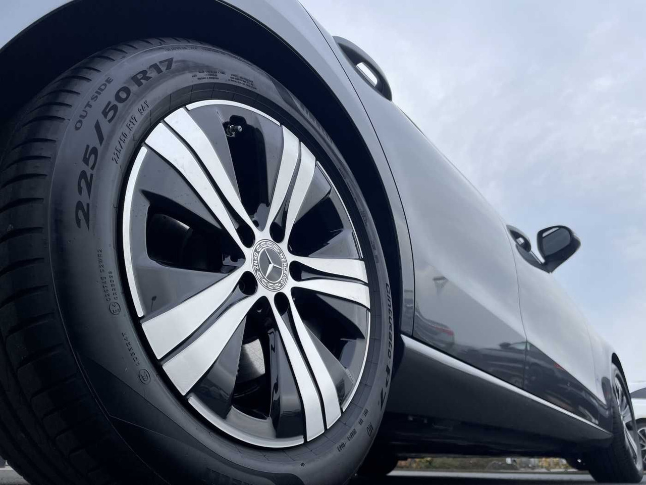 Mercedes-Benz C 180 T 9G AVANTGARDE+R-Kamera +PANO+SHZ+SPIEGEL - سيارة: صورة 5 Mercedes-Benz C 180 T 9G AVANTGARDE+R-Kamera +PANO+SHZ+SPIEGEL - سيارة: صورة 5