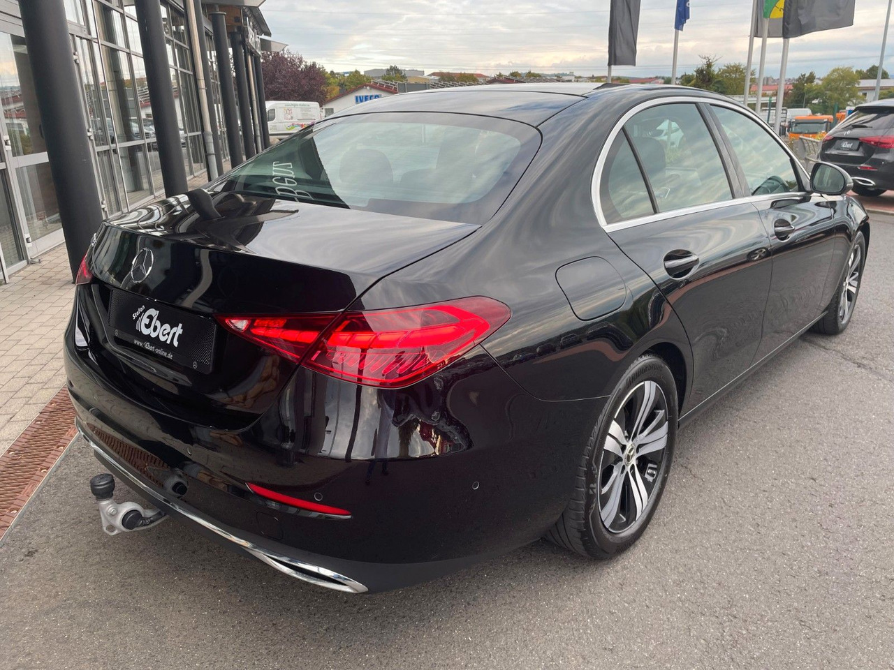 Mercedes-Benz C 200d AVANTGARDE LED+AHK+RKamera+MBUX+ - سيدان: صورة 4 Mercedes-Benz C 200d AVANTGARDE LED+AHK+RKamera+MBUX+ - سيدان: صورة 4