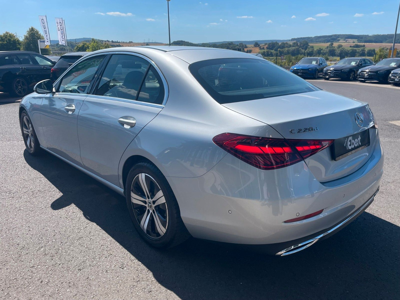 Mercedes-Benz C 220 d AVANTGARDE R-Kamera+Carplay+TotW+Ambient - سيدان: صورة 3 Mercedes-Benz C 220 d AVANTGARDE R-Kamera+Carplay+TotW+Ambient - سيدان: صورة 3
