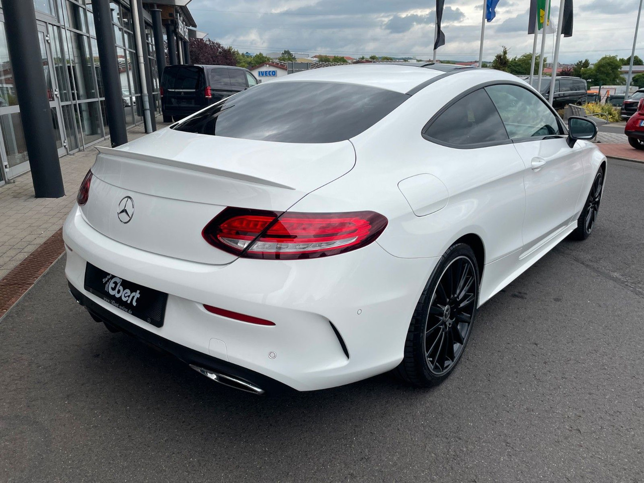 Mercedes-Benz C 220 d Coupe AMG+Pano+R-Kamera+Night+Carplay - كوبيه: صورة 4 Mercedes-Benz C 220 d Coupe AMG+Pano+R-Kamera+Night+Carplay - كوبيه: صورة 4