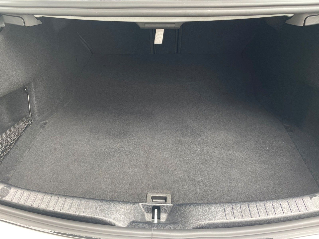 Mercedes-Benz C 220 d Coupe AMG+Pano+R-Kamera+Night+Carplay - كوبيه: صورة 5 Mercedes-Benz C 220 d Coupe AMG+Pano+R-Kamera+Night+Carplay - كوبيه: صورة 5