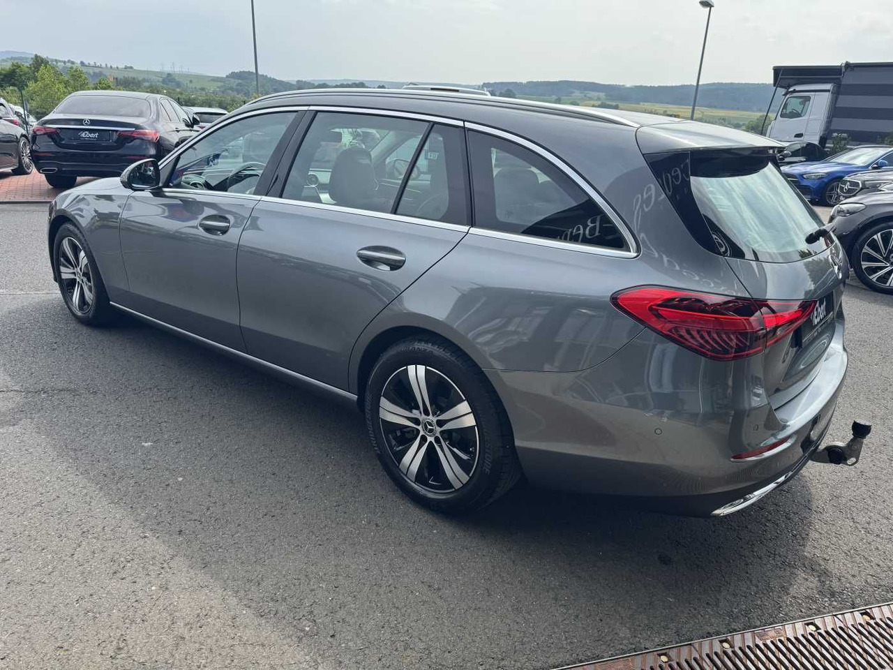 Mercedes-Benz C 220 d T 4M Pano+AHK+Distr+STDH+360+HUD - سيارة: صورة 3 Mercedes-Benz C 220 d T 4M Pano+AHK+Distr+STDH+360+HUD - سيارة: صورة 3