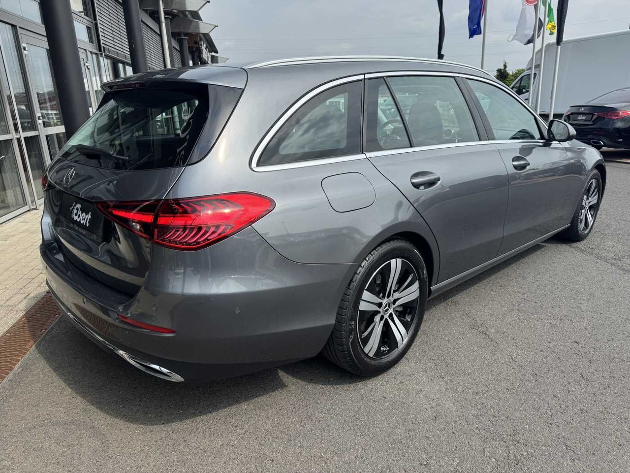 Mercedes-Benz C 220 d T 4M Pano+AHK+Distr+STDH+360+HUD - سيارة: صورة 4 Mercedes-Benz C 220 d T 4M Pano+AHK+Distr+STDH+360+HUD - سيارة: صورة 4