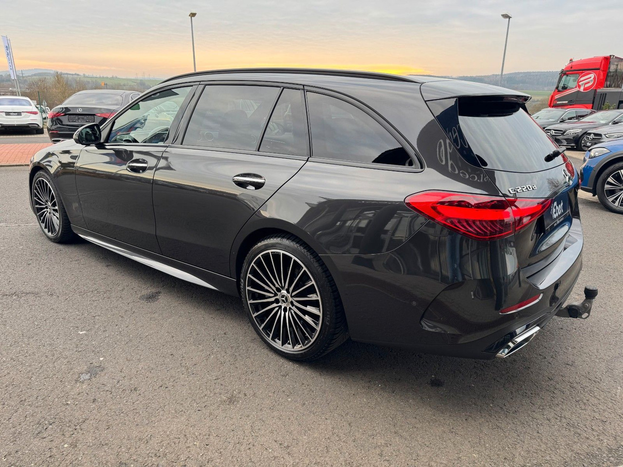 Mercedes-Benz C 220d T AMG Digital+AHK+Pano+Memory+360°+SKLIMA - سيارة ستيشن: صورة 3 Mercedes-Benz C 220d T AMG Digital+AHK+Pano+Memory+360°+SKLIMA - سيارة ستيشن: صورة 3