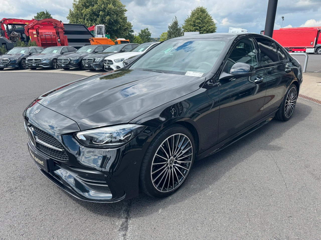 Mercedes-Benz C 300 AMG+DistrPlus+360+SportfahrW+Night+19Zoll - سيدان: صورة 2 Mercedes-Benz C 300 AMG+DistrPlus+360+SportfahrW+Night+19Zoll - سيدان: صورة 2