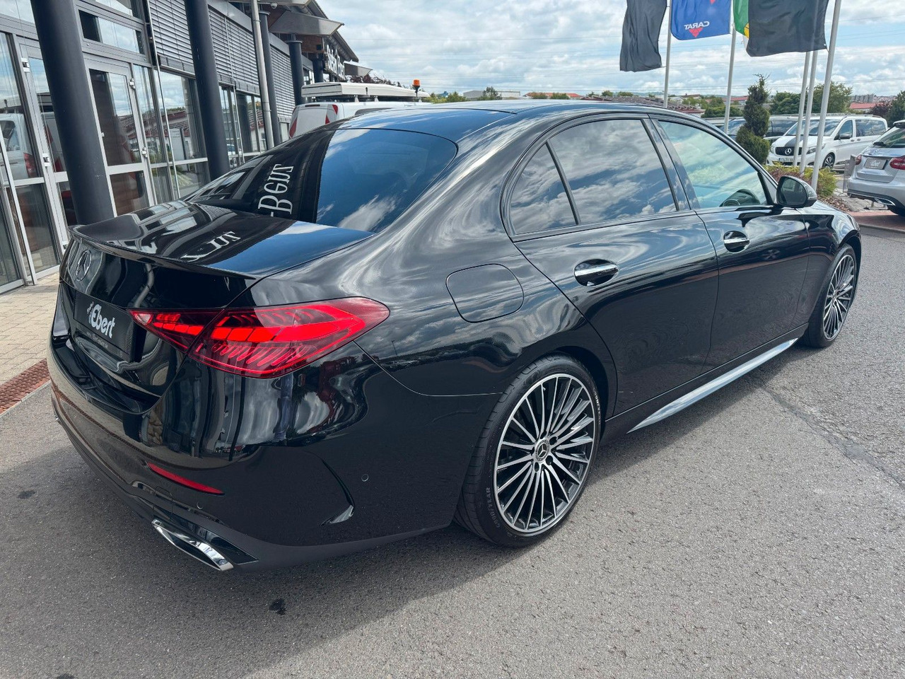 Mercedes-Benz C 300 AMG+DistrPlus+360+SportfahrW+Night+19Zoll - سيدان: صورة 4 Mercedes-Benz C 300 AMG+DistrPlus+360+SportfahrW+Night+19Zoll - سيدان: صورة 4