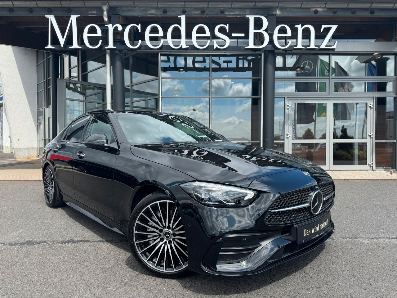 Mercedes-Benz C 300 AMG+DistrPlus+360+SportfahrW+Night+19Zoll - سيدان: صورة 1 Mercedes-Benz C 300 AMG+DistrPlus+360+SportfahrW+Night+19Zoll - سيدان: صورة 1