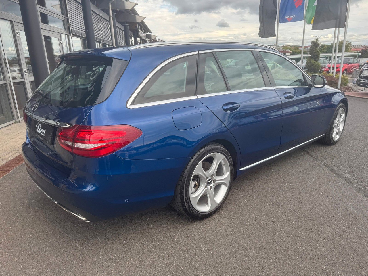 Mercedes-Benz C 300 T Avantgarde+Ambiente+LED+IHC+SpiegelP - سيارة ستيشن: صورة 4 Mercedes-Benz C 300 T Avantgarde+Ambiente+LED+IHC+SpiegelP - سيارة ستيشن: صورة 4