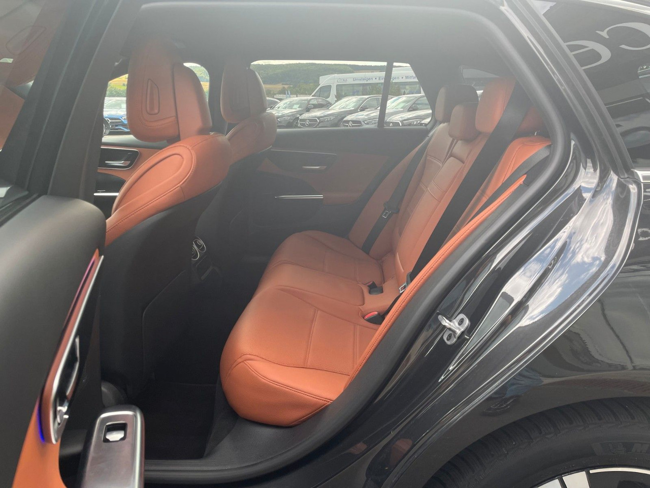 Mercedes-Benz C 300 e T AVANTGARDE R-Kamera+TOTW+Carplay - سيارة ستيشن: صورة 2 Mercedes-Benz C 300 e T AVANTGARDE R-Kamera+TOTW+Carplay - سيارة ستيشن: صورة 2