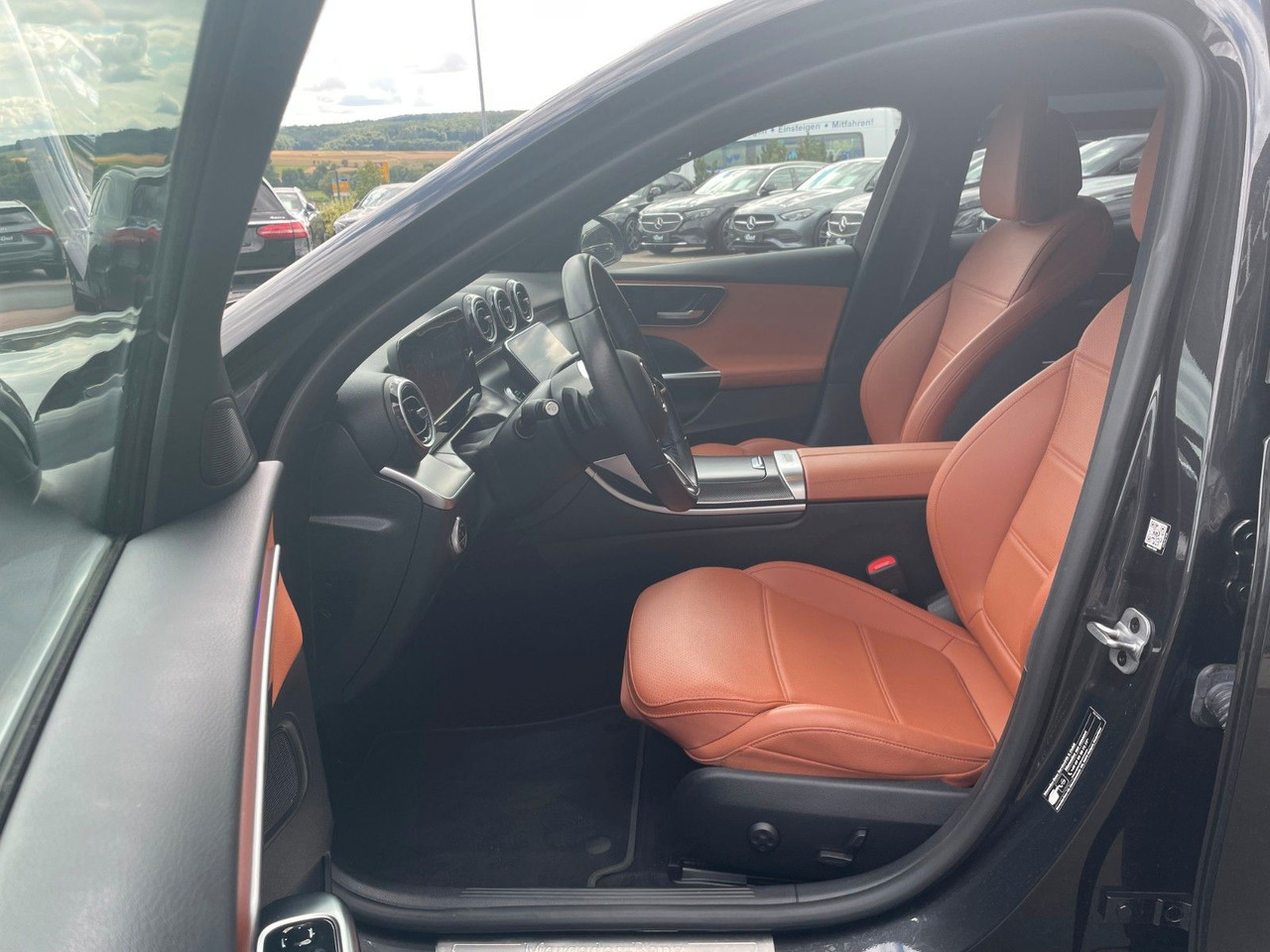 Mercedes-Benz C 300 e T AVANTGARDE R-Kamera+TOTW+Carplay - سيارة ستيشن: صورة 1 Mercedes-Benz C 300 e T AVANTGARDE R-Kamera+TOTW+Carplay - سيارة ستيشن: صورة 1