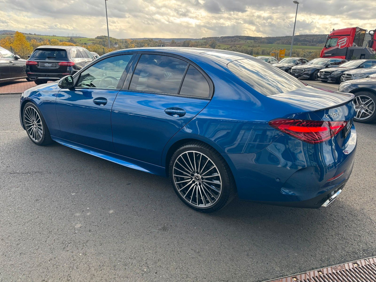 Mercedes-Benz C 300d AMG+Burmester+Distr+Digital+360+ - سيدان: صورة 3 Mercedes-Benz C 300d AMG+Burmester+Distr+Digital+360+ - سيدان: صورة 3