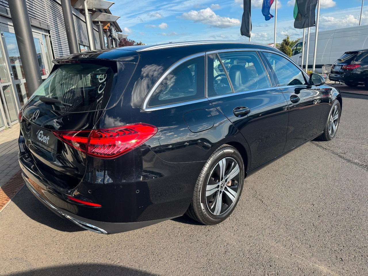Mercedes-Benz C 300d T Avantgarde+RKamera+TotW+Ambiente - سيارة ستيشن: صورة 4 Mercedes-Benz C 300d T Avantgarde+RKamera+TotW+Ambiente - سيارة ستيشن: صورة 4