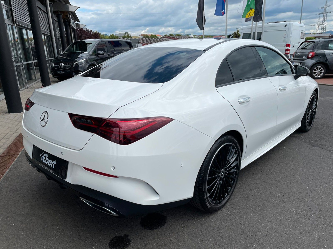 Mercedes-Benz CLA 200 AMG Pano+R-Kamera+19"+TOTW+DISTR+MULITBE - كوبيه: صورة 4 Mercedes-Benz CLA 200 AMG Pano+R-Kamera+19"+TOTW+DISTR+MULITBE - كوبيه: صورة 4
