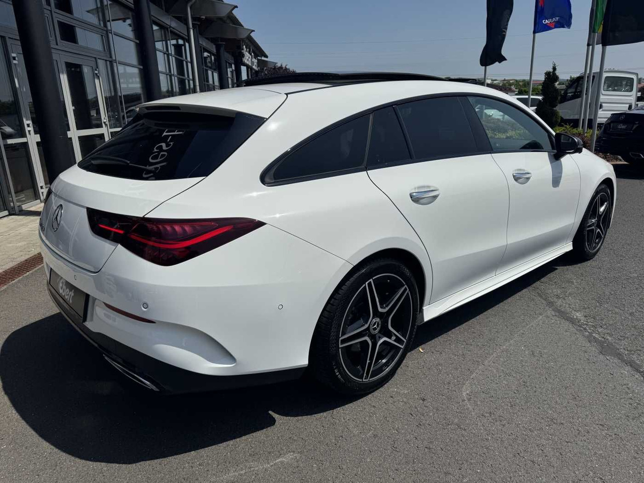 Mercedes-Benz CLA 220d Shooting Brake AMG+Pano+Distr+AHK+uvm. - سيارة ستيشن: صورة 4 Mercedes-Benz CLA 220d Shooting Brake AMG+Pano+Distr+AHK+uvm. - سيارة ستيشن: صورة 4
