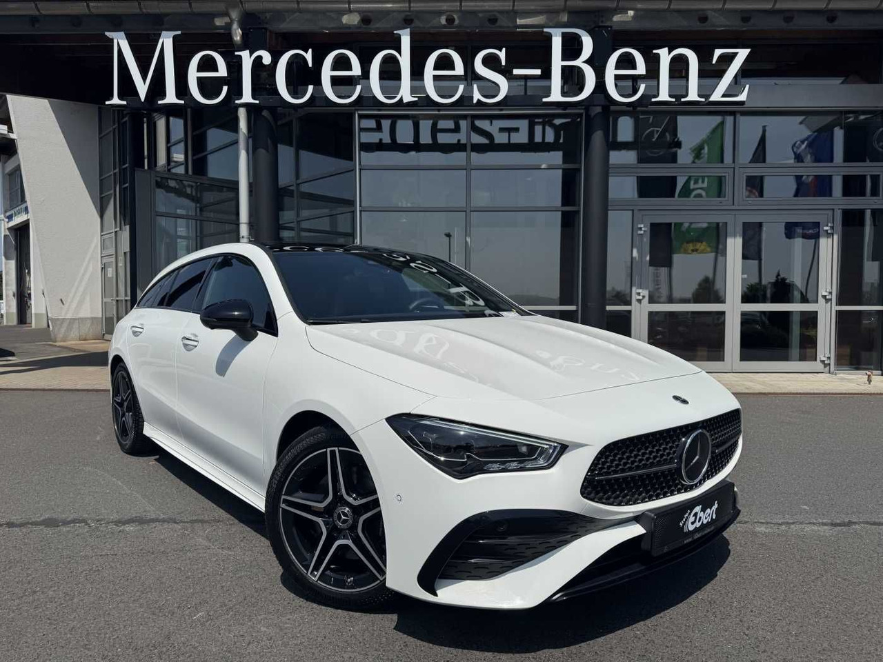 Mercedes-Benz CLA 220d Shooting Brake AMG+Pano+Distr+AHK+uvm. - سيارة ستيشن: صورة 1 Mercedes-Benz CLA 220d Shooting Brake AMG+Pano+Distr+AHK+uvm. - سيارة ستيشن: صورة 1