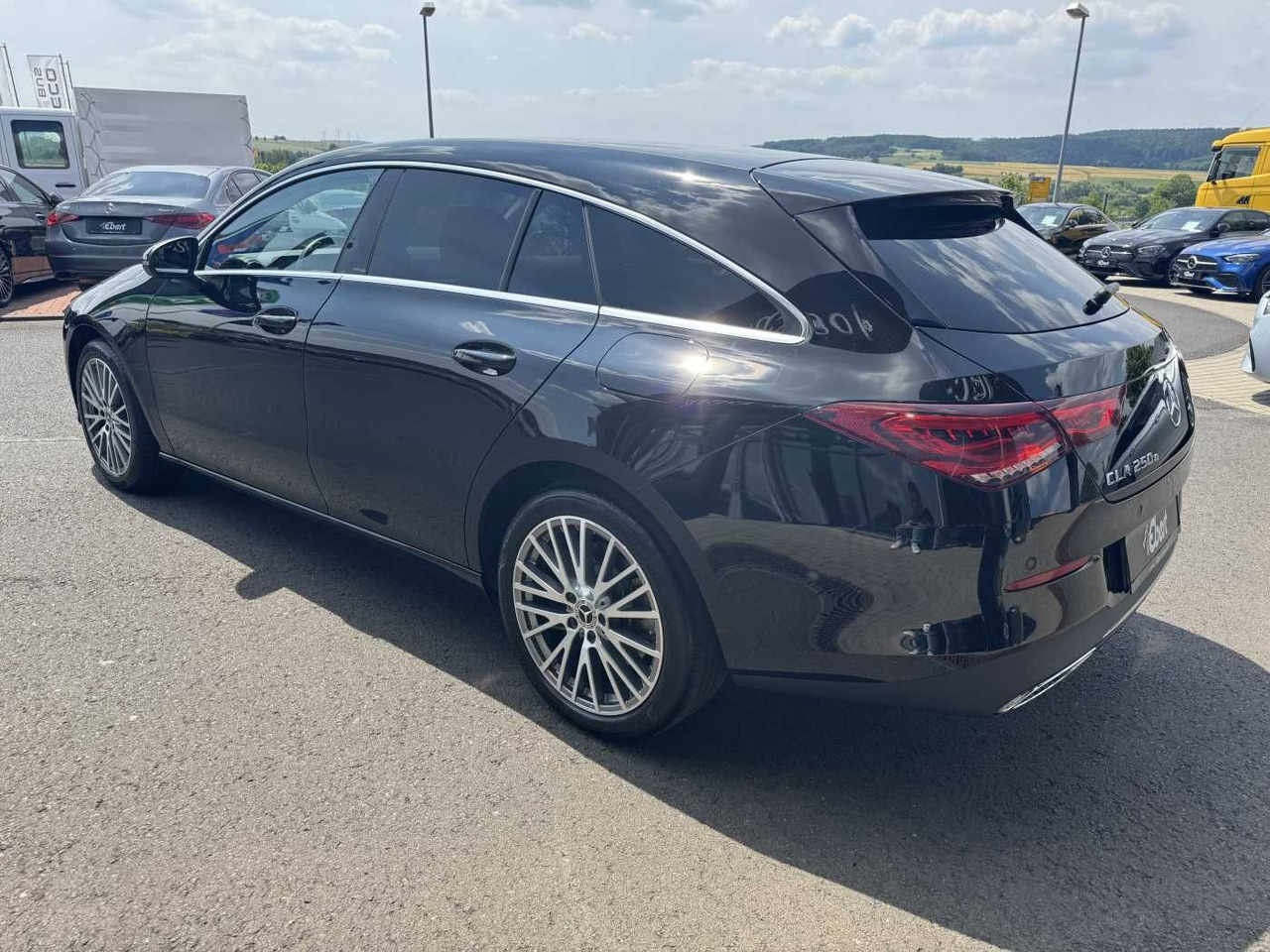 Mercedes-Benz CLA 250e Shooting Brake DistrPlus+RFK+Augment+LE - سيارة: صورة 3 Mercedes-Benz CLA 250e Shooting Brake DistrPlus+RFK+Augment+LE - سيارة: صورة 3