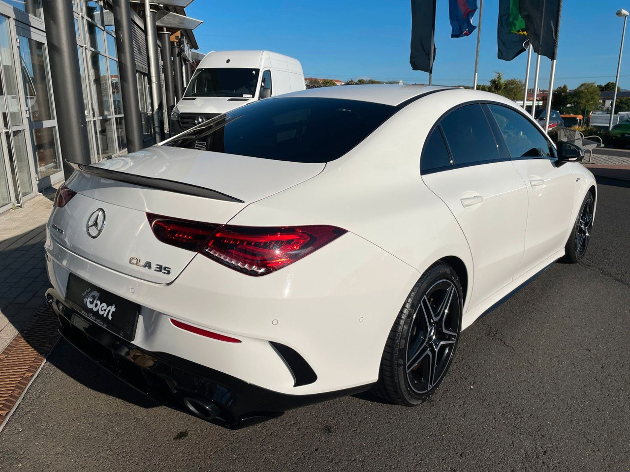 Mercedes-Benz CLA 35 AMG Aero+TotW+R-Kamera+Ambiente - كوبيه: صورة 4 Mercedes-Benz CLA 35 AMG Aero+TotW+R-Kamera+Ambiente - كوبيه: صورة 4