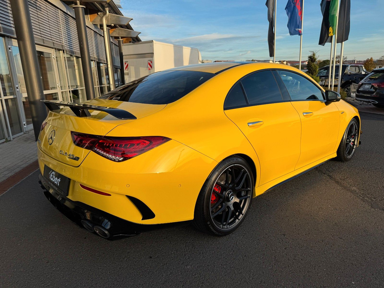 Mercedes-Benz CLA 45 AMG+Aerodynamic+Pano+Burm+Multikontur+ - كوبيه: صورة 4 Mercedes-Benz CLA 45 AMG+Aerodynamic+Pano+Burm+Multikontur+ - كوبيه: صورة 4