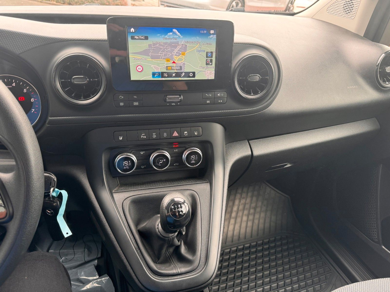 Mercedes-Benz Citan 113 Tourer Klimaautomatik AK Kamera MBUX Mercedes-Benz Citan 113 Tourer Klimaautomatik AK Kamera MBUX: صورة 11