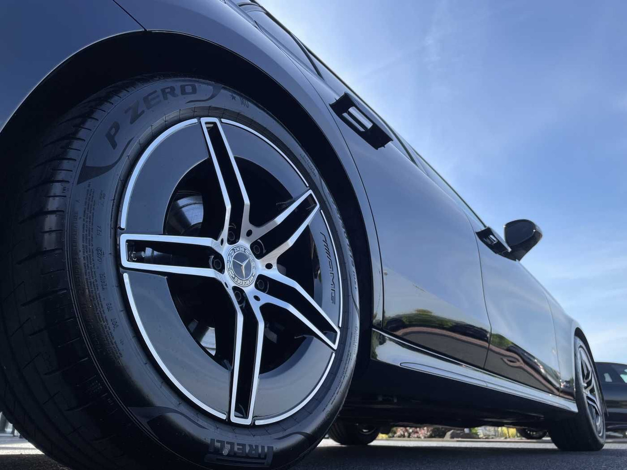 Mercedes-Benz E 220 d T AMG-Line AHK+Distr+R-Kamera +Ambiente+ - سيارة ستيشن: صورة 5 Mercedes-Benz E 220 d T AMG-Line AHK+Distr+R-Kamera +Ambiente+ - سيارة ستيشن: صورة 5