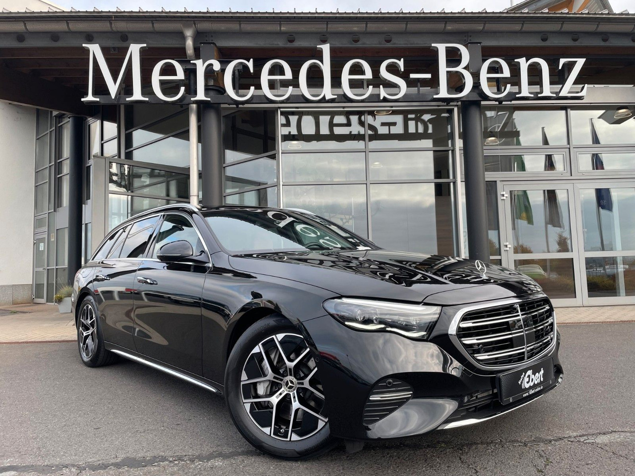 Mercedes-Benz E 220 d T Exclusive Nappa+AHK+360°+Burm+Sitzklim - سيارة ستيشن: صورة 1 Mercedes-Benz E 220 d T Exclusive Nappa+AHK+360°+Burm+Sitzklim - سيارة ستيشن: صورة 1
