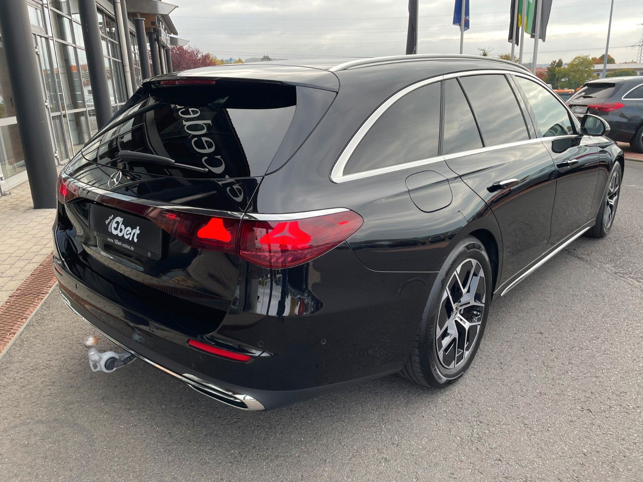 Mercedes-Benz E 220 d T Exclusive Nappa+AHK+360°+Burm+Sitzklim - سيارة ستيشن: صورة 4 Mercedes-Benz E 220 d T Exclusive Nappa+AHK+360°+Burm+Sitzklim - سيارة ستيشن: صورة 4