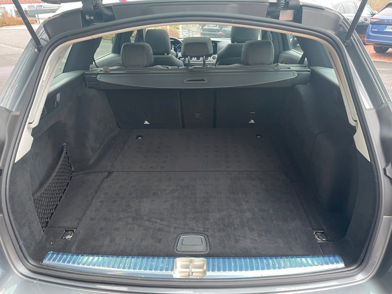 Mercedes-Benz E 220 d T Pano+Ambiente+Distr+360°+Comand+DAB - سيارة ستيشن: صورة 5 Mercedes-Benz E 220 d T Pano+Ambiente+Distr+360°+Comand+DAB - سيارة ستيشن: صورة 5