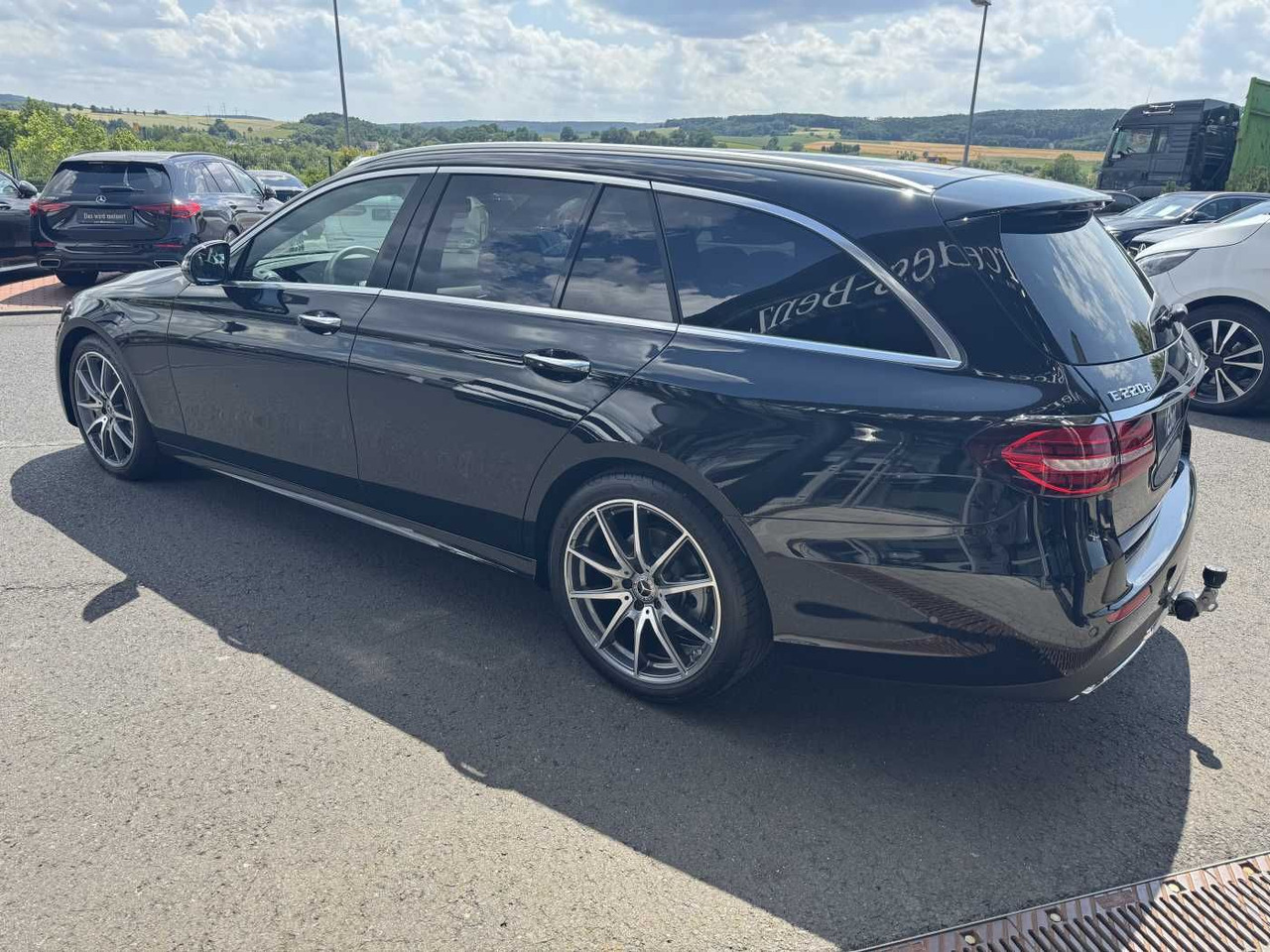 Mercedes-Benz E 220d AMG+Pano+Burm+Distr+Memory+AHK+360 - سيارة ستيشن: صورة 3 Mercedes-Benz E 220d AMG+Pano+Burm+Distr+Memory+AHK+360 - سيارة ستيشن: صورة 3