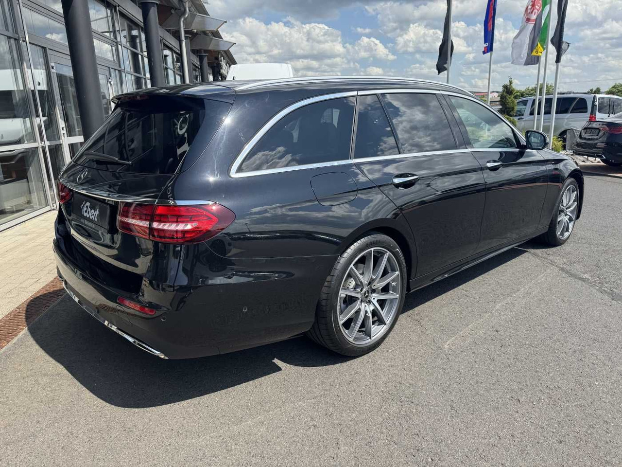 Mercedes-Benz E 220d AMG+Pano+Burm+Distr+Memory+AHK+360 - سيارة ستيشن: صورة 4 Mercedes-Benz E 220d AMG+Pano+Burm+Distr+Memory+AHK+360 - سيارة ستيشن: صورة 4