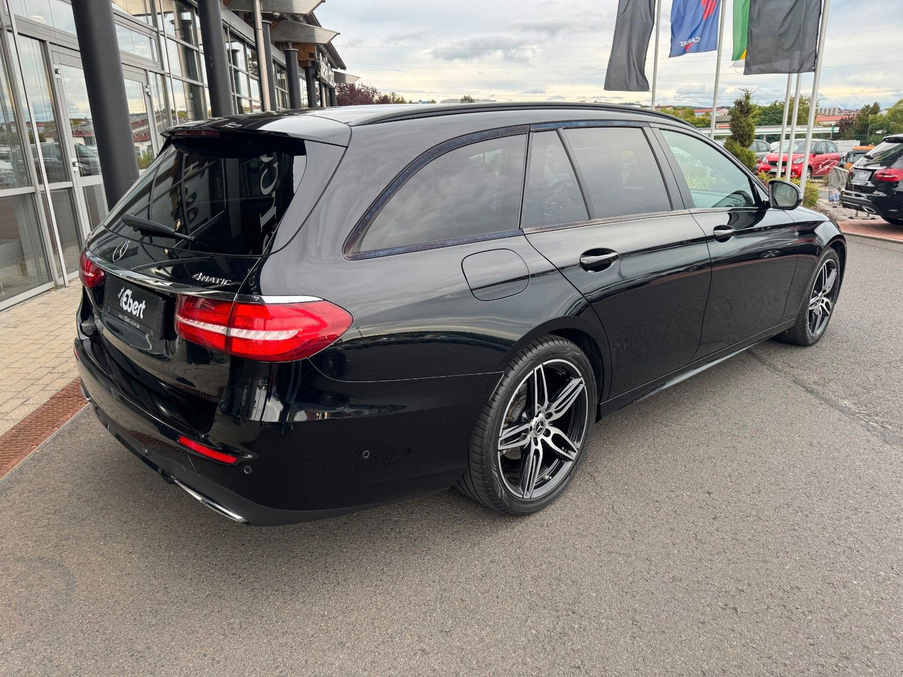 Mercedes-Benz E 220d T 4M+AMG+Pano+Brum+360+Night - سيارة ستيشن: صورة 4 Mercedes-Benz E 220d T 4M+AMG+Pano+Brum+360+Night - سيارة ستيشن: صورة 4