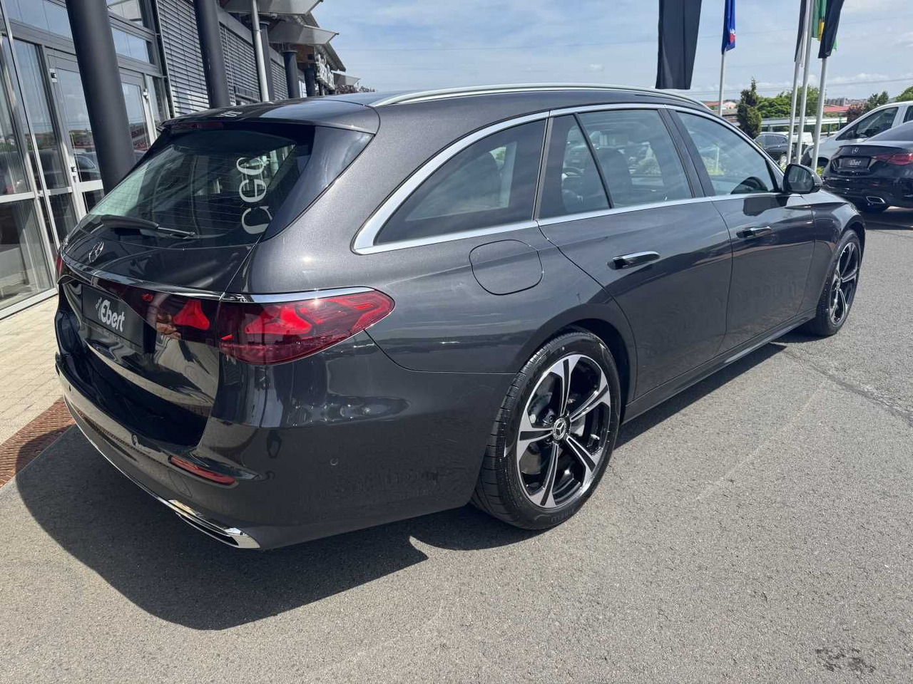 Mercedes-Benz E 300de T AHK+Burm4D+Distr+Memory+360 - سيارة ستيشن: صورة 4 Mercedes-Benz E 300de T AHK+Burm4D+Distr+Memory+360 - سيارة ستيشن: صورة 4